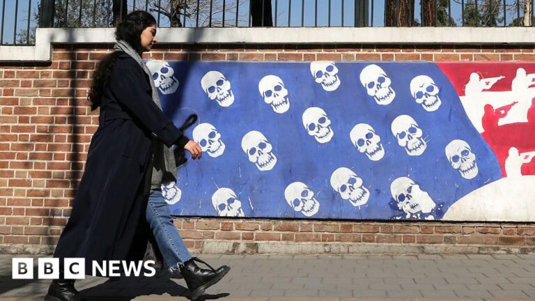 White House says Iran would be 'wise' to make deal, as US ramps up military presence