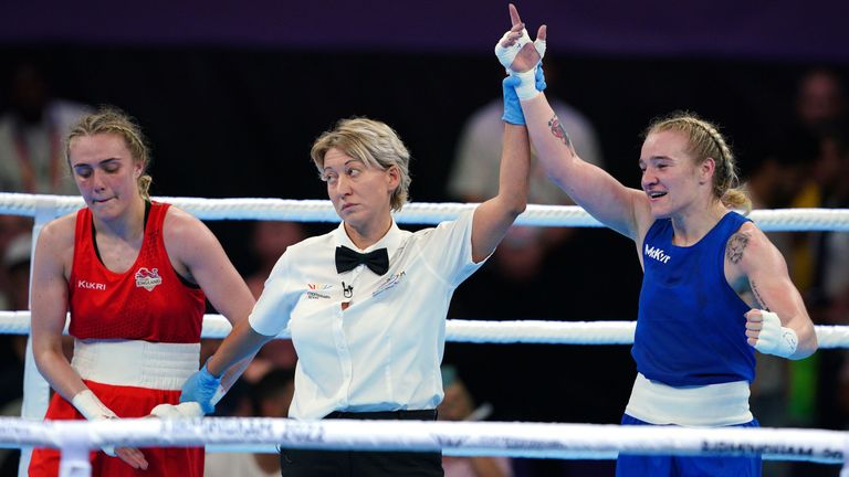 Broadhurst beats Gemma Richardson in the Commonwealth Games.