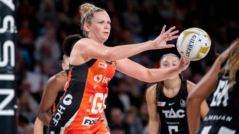 Jo Harten of the Giants Netball passes the ball during the Suncorp Super Netball Semi Final 2022 (Icon Sportswire via AP Images)
