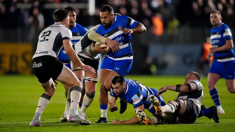 Ollie Lawrence is tackled by Saracens' Nick Isiekwe.