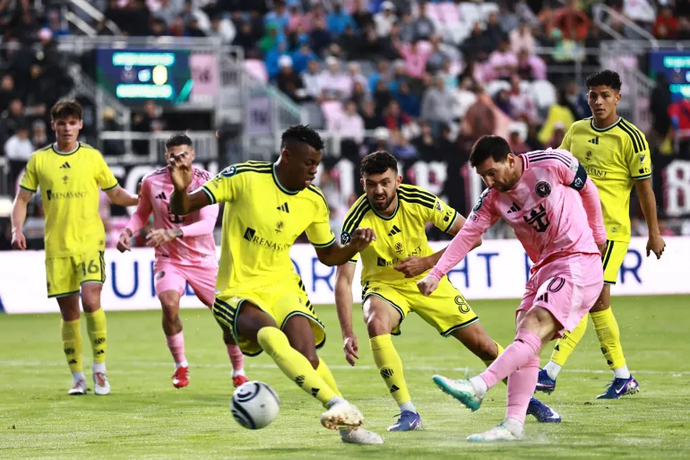 Lionel Messi in action.