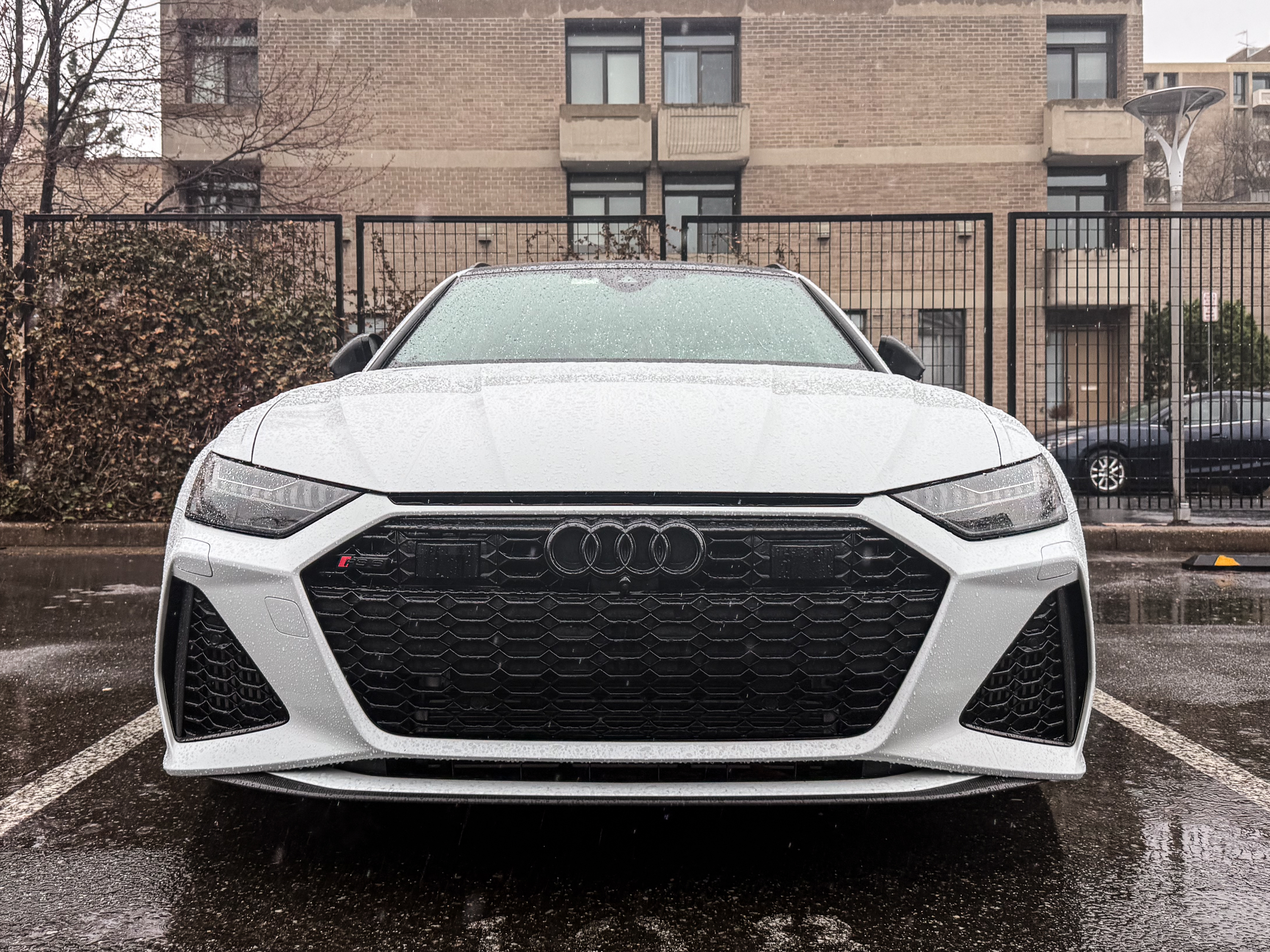A white Audi RS6 in the rain, from dead-ahead