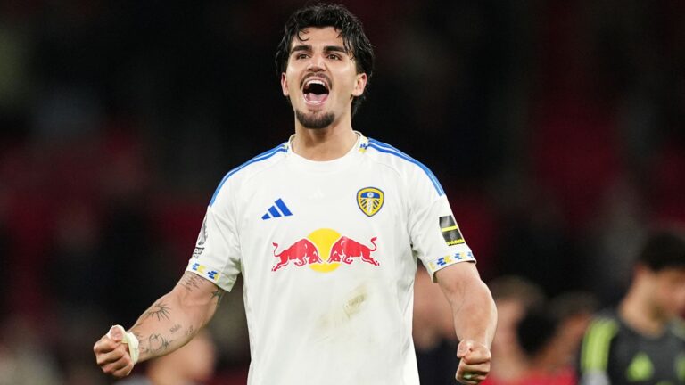 Leeds’ display at Manchester United will ‘send shiver down spine’ or relegation rivals, says Jamie Carragher | Football News