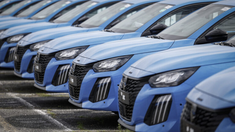 Microsoft and Stellantis want to use AI to help car owners