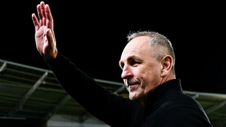 Cartwright received a warm ovation from the home fans on Thursday