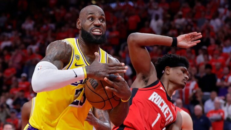 LeBron James scores 29 points and makes three-pointer with 13 seconds left as Los Angeles Lakers storm back late to go 3-0 against Houston Rockets | NBA News