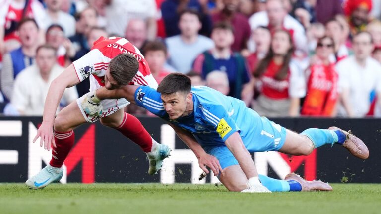 Ref Watch: No red card for Pope and Munoz right to shoot vs Liverpool