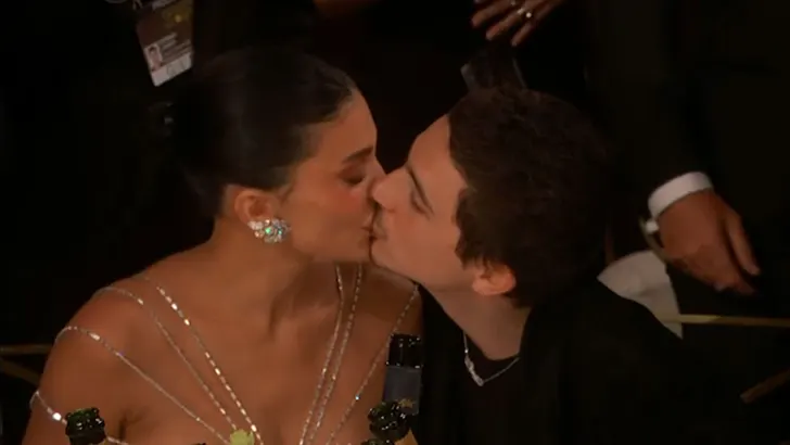 011126_timothee_chalamet_kylie_jenner_kal