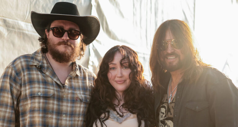 Noah Cyrus Brings Out Dad Billy Ray & Brother Braison During Stagecoach Debut | 2026 Stagecoach Festival, Billy Ray Cyrus, Braison Cyrus, Noah Cyrus, Stagecoach | Celebrity News and Gossip | Entertainment, Photos and Videos