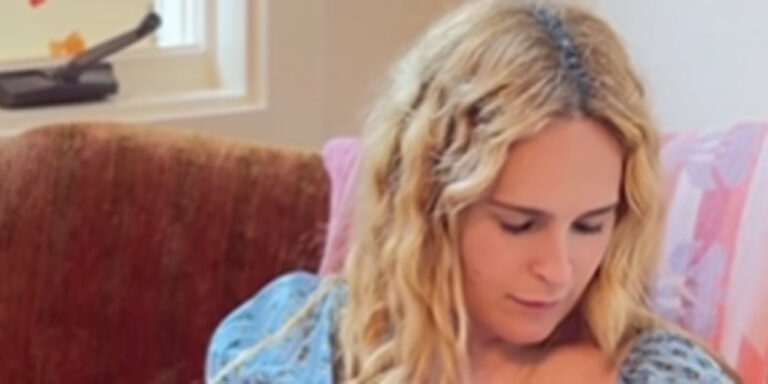 Rumer Willis Responds to Parenting Critics in Breastfeeding Video With Nearly 3-Year-Old Daughter Louetta | Louetta Thomas Willis, Rumer Willis | Celebrity News and Gossip | Entertainment, Photos and Videos