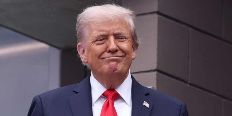 Trump Praises Male Reporter for Being ‘Handsome’ & ‘Greatest Guy’ After He Asks a Question He ‘Loved.’ Here’s What Was Said | Donald Trump, Politics | Celebrity News and Gossip | Entertainment, Photos and Videos