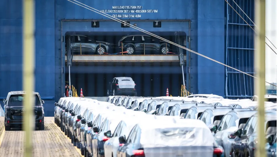 Rows of cars sitting on a carrier ship