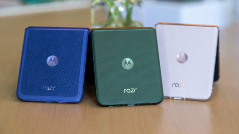 Does the Motorola Razr 2026 support Qi2 wireless charging?