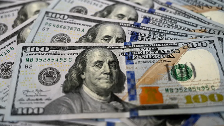 $100 bills