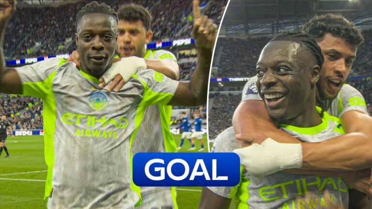 'Wonderful finish!' – Doku gives Man City the lead just before the break!
