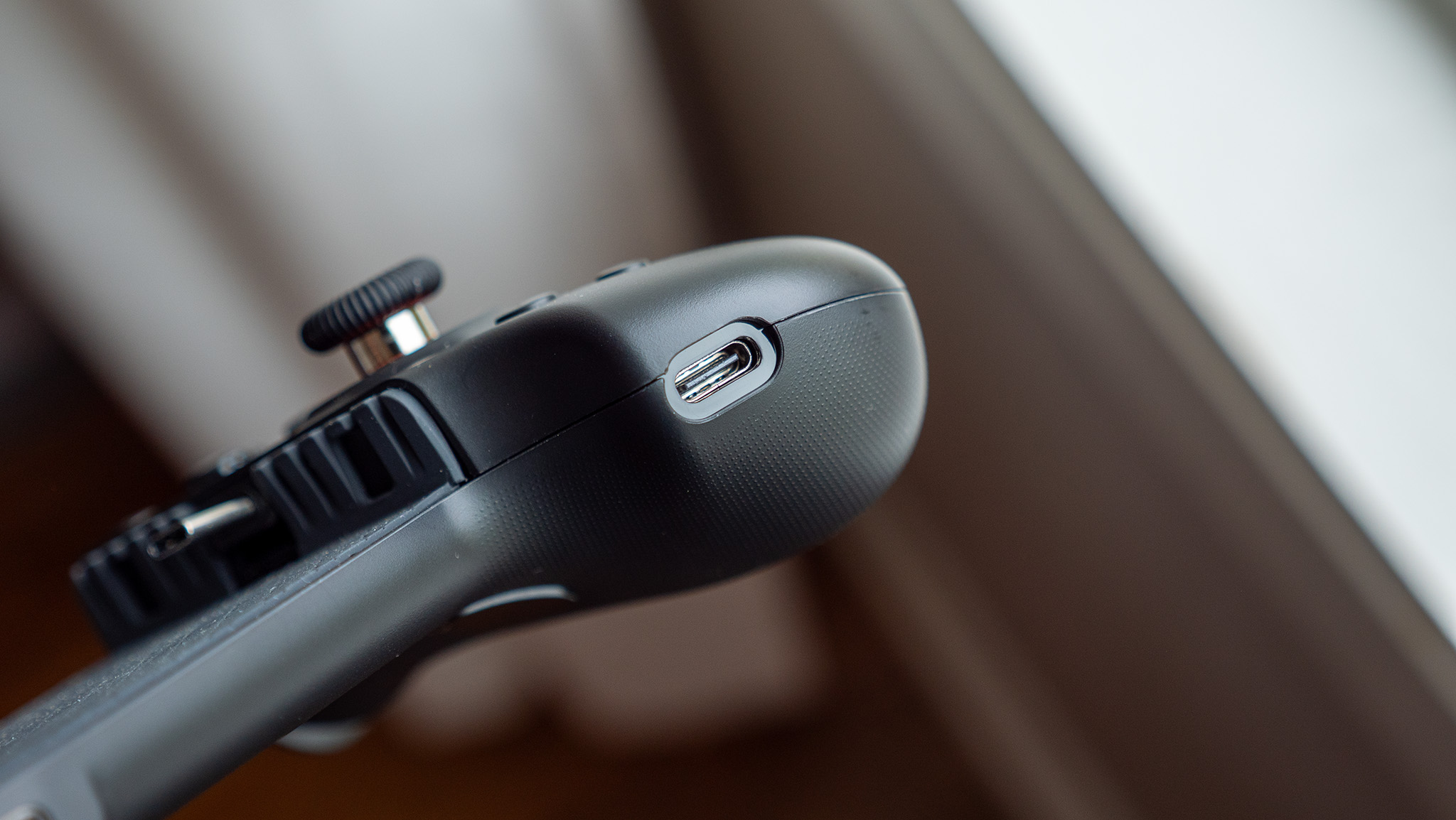 A close look at the buttons, joysticks, and triggers on the Abxylute S9V