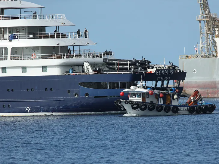 Mv Hondius passengers leave boat getty 3