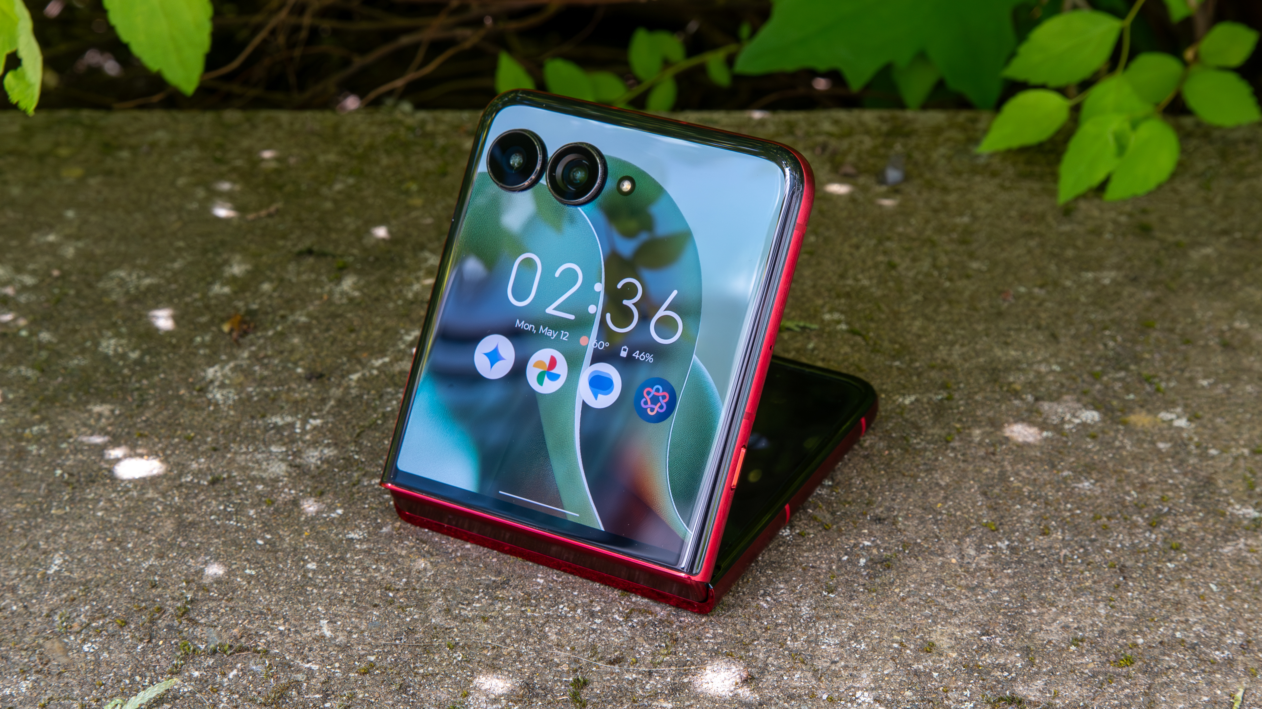 The Razr Ultra 2025 in Stand mode