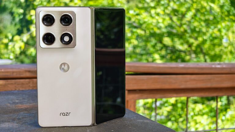 Motorola Razr Fold camera review: Zoom zoom zoom