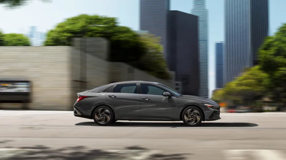 hyundai-elantra-2026-hybrid-2
