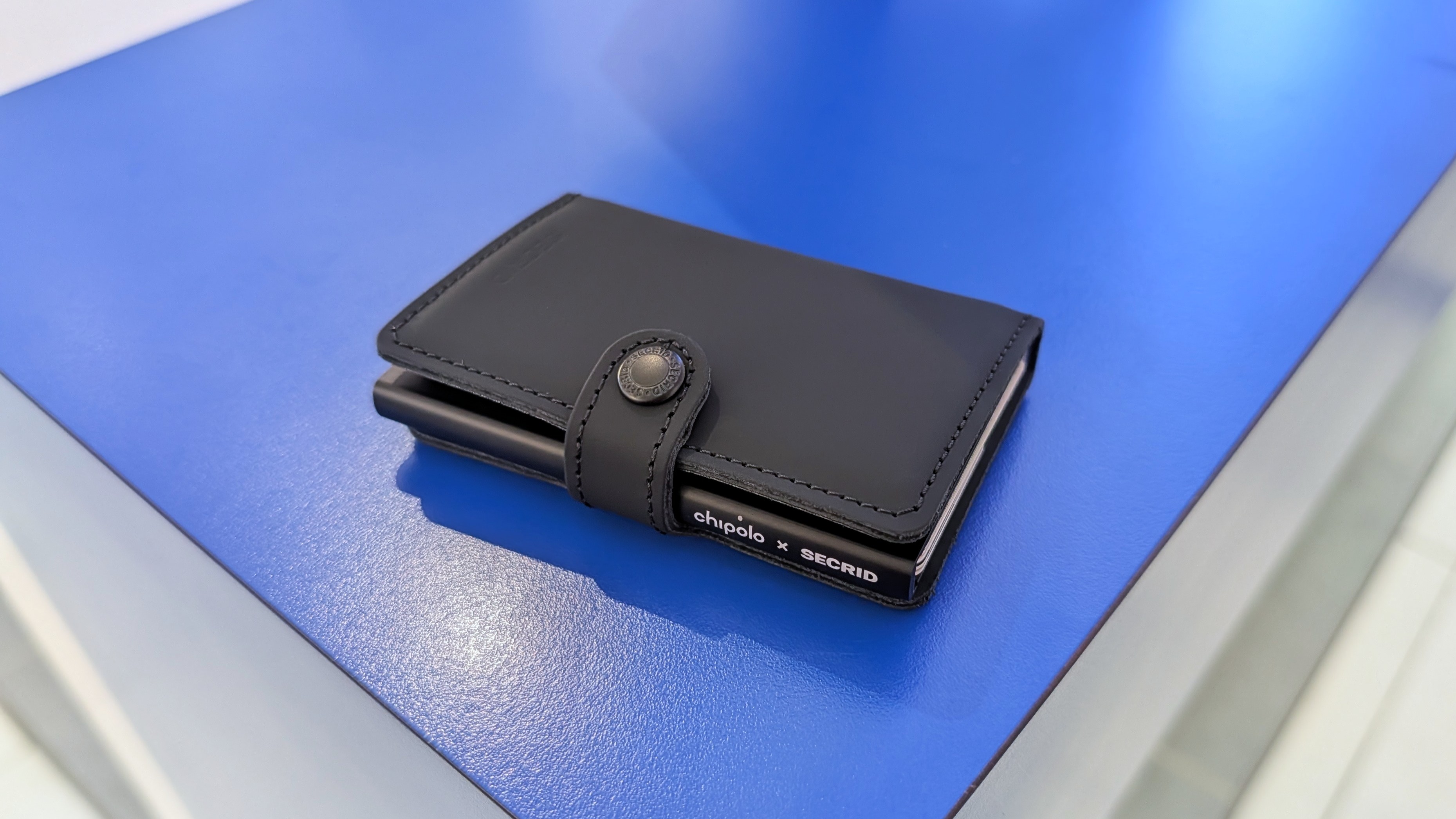 Chipolo x Secrid Trackable Miniwallet in black