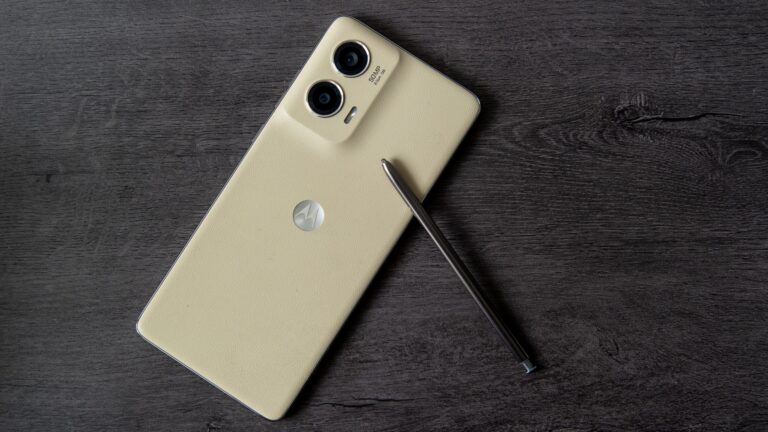 This 2024 Motorola phone with a stylus is now OVER HALF OFF with a $210 discount at Best Buy
