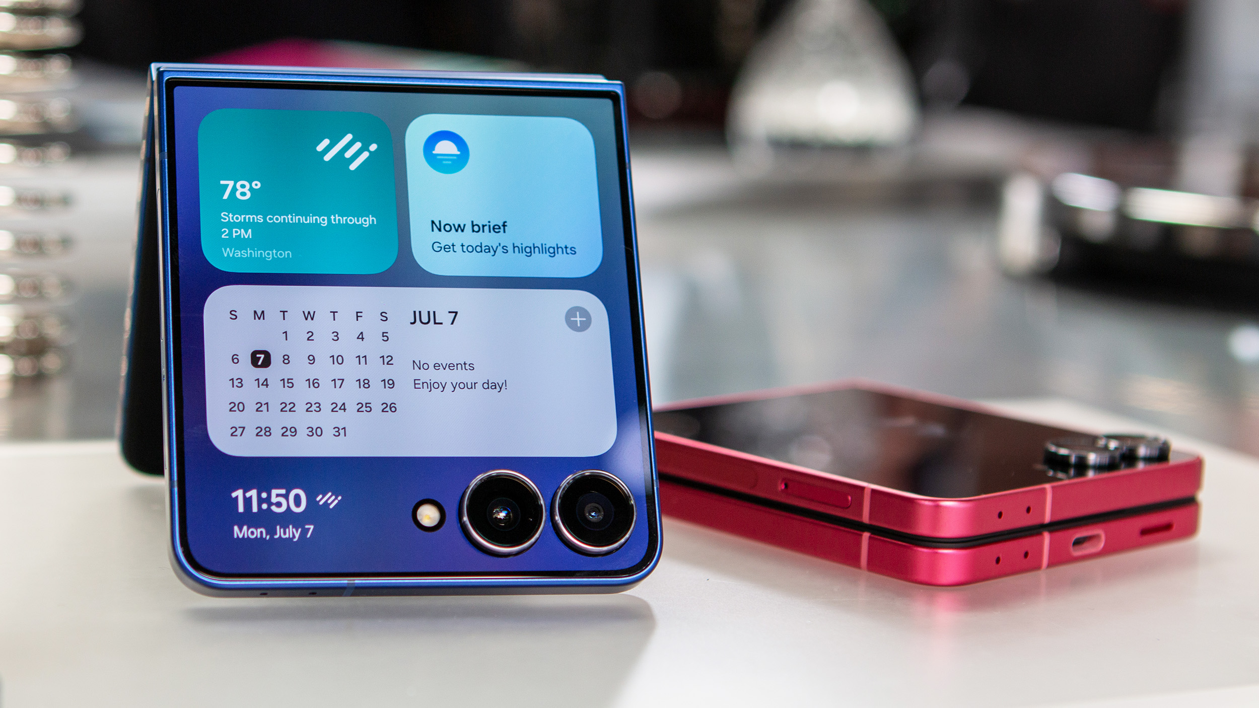 Samsung Galaxy Z Flip 7 Cover Screen hands-on