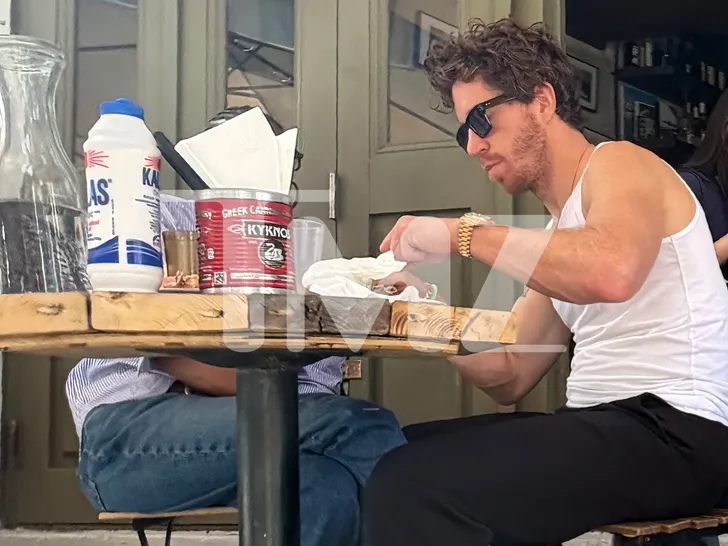 sub-shaun-white-tmz-2