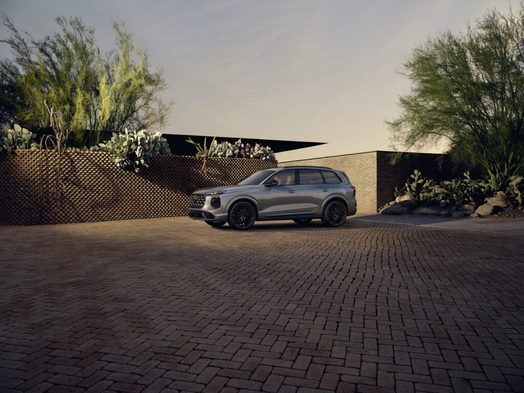 Audi SQ7 in profile.
