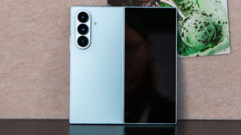 Samsung Galaxy Z Fold 8 Ultra vs. Galaxy Z Fold 8: Wide screens or flagship features?
