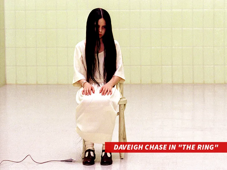 sub-Daveigh-Chase-in-'The-Ring'-everett-collection-1