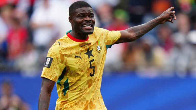 Thomas Partey and Djed Spence: Spurs full-back appears to snub handshake with former Arsenal midfielder | Football News