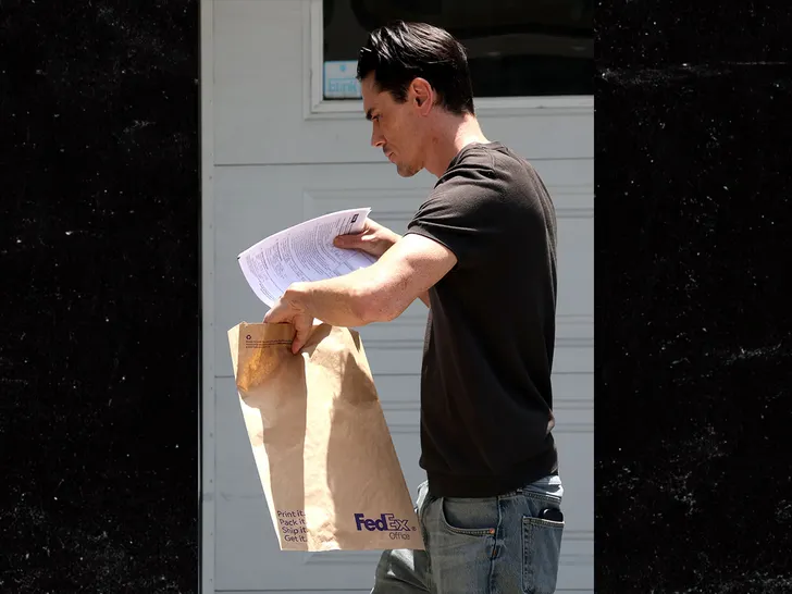 sub-tom-sandoval-backgrid-4