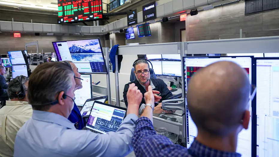 Traders debate on New York Stock Exchange floor