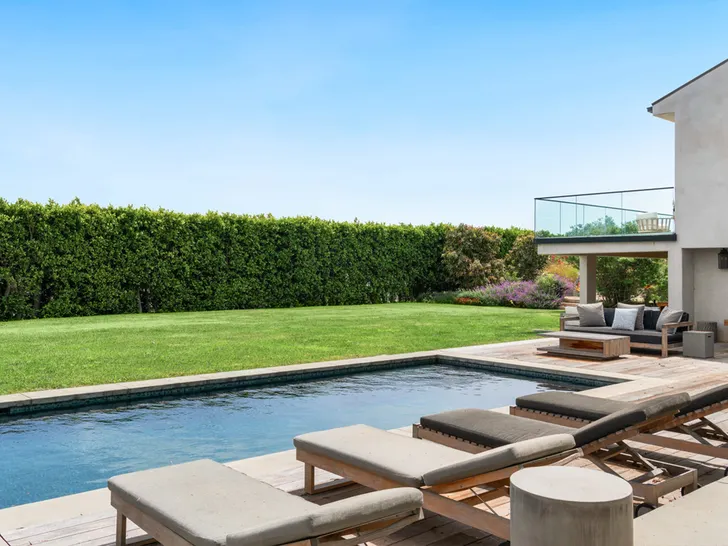0804-Shannen-Doherty-Malibu-Home-For-Sale-Sub3