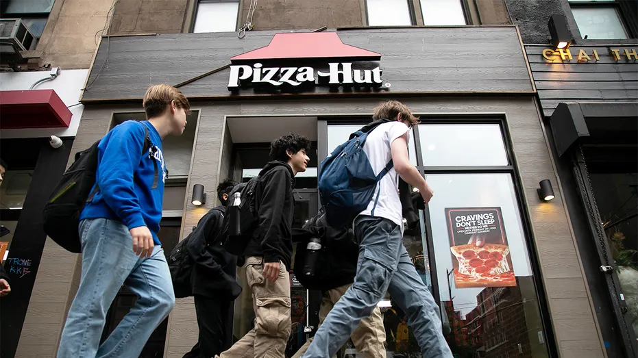 pizza hut location in nyc