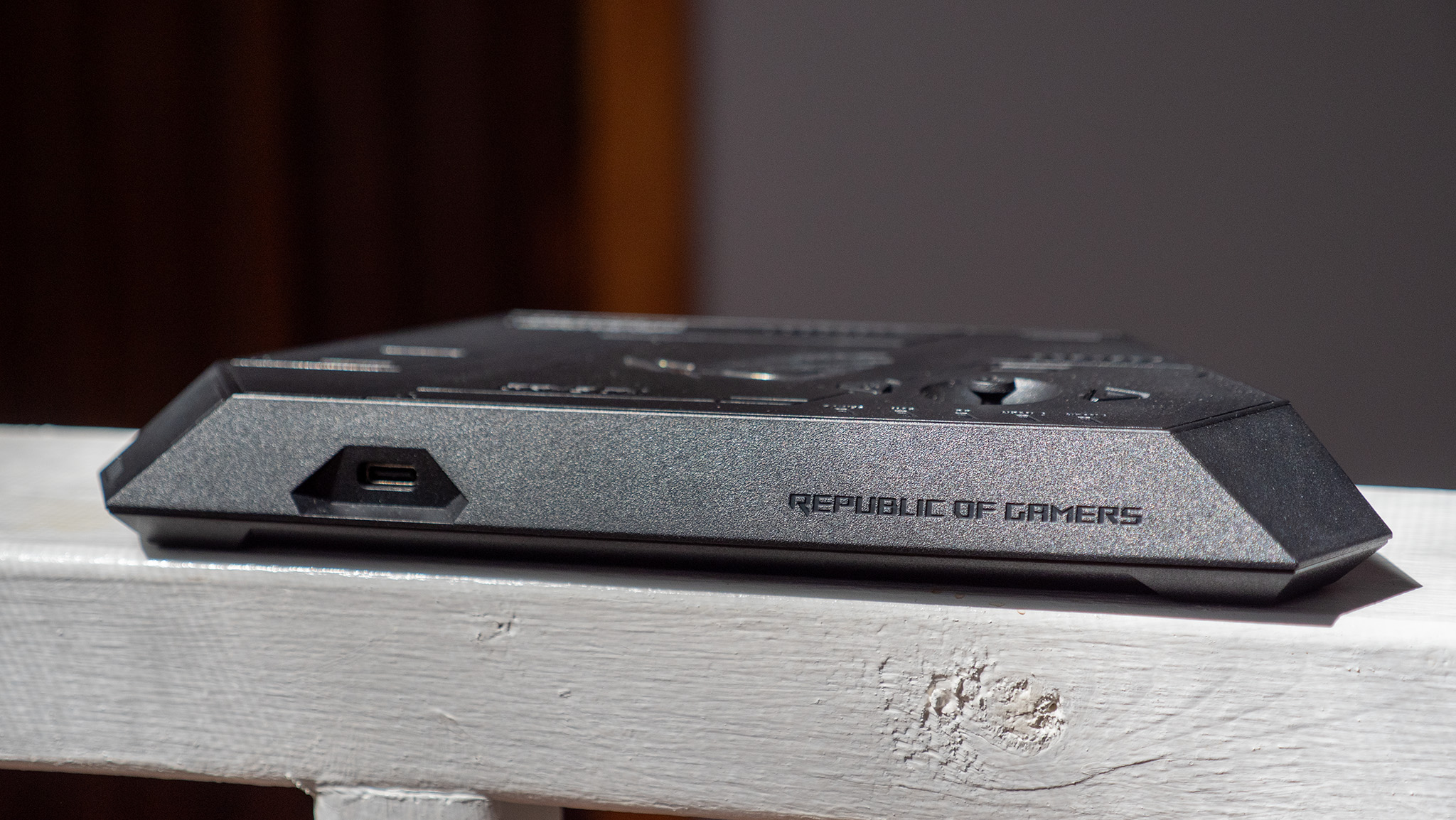 The front of Xreal ROG R1's included dock with the glasses USB-C connection port