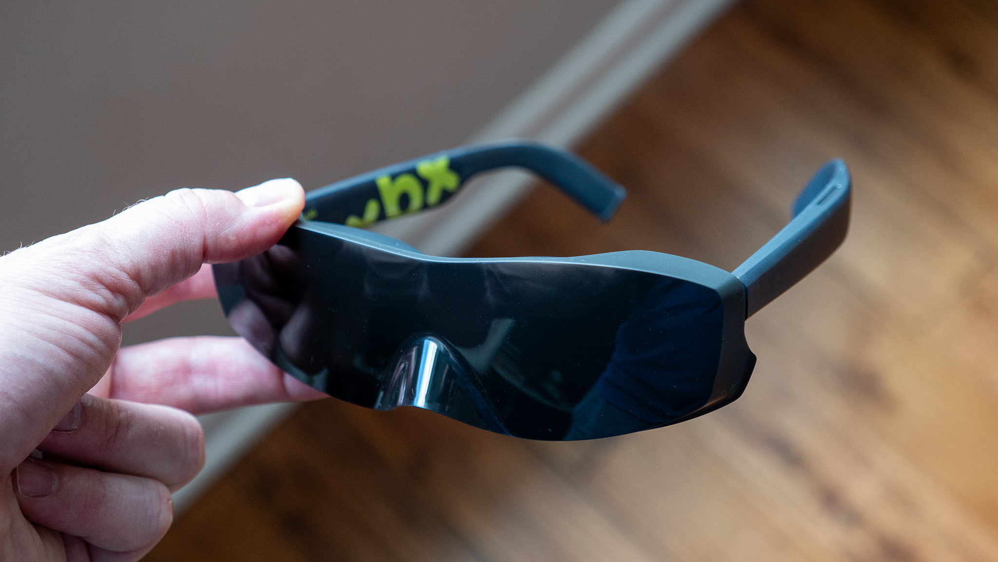 Using the lens shade on X by Xreal glasses