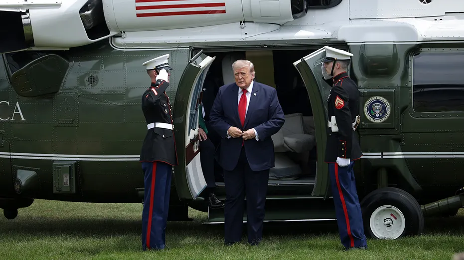 trump exits helicopter