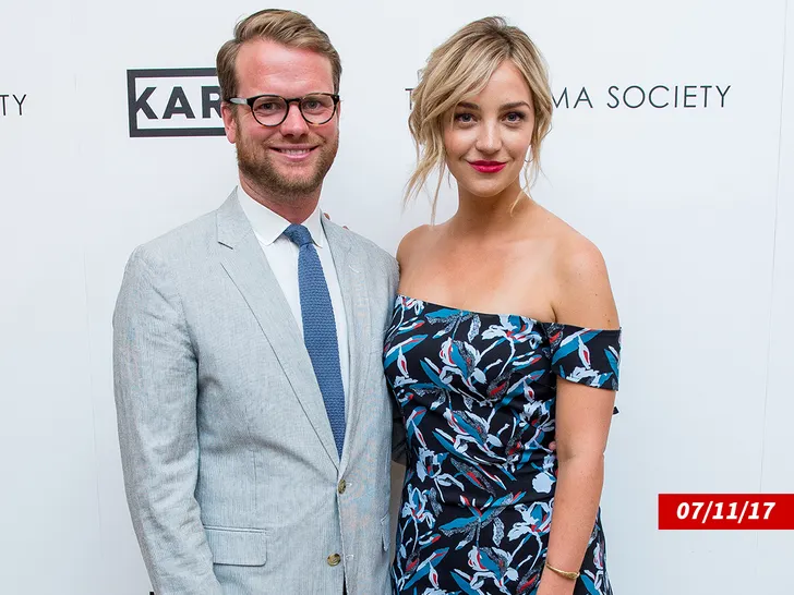 Abby Elliott Bill Kennedy sub getty