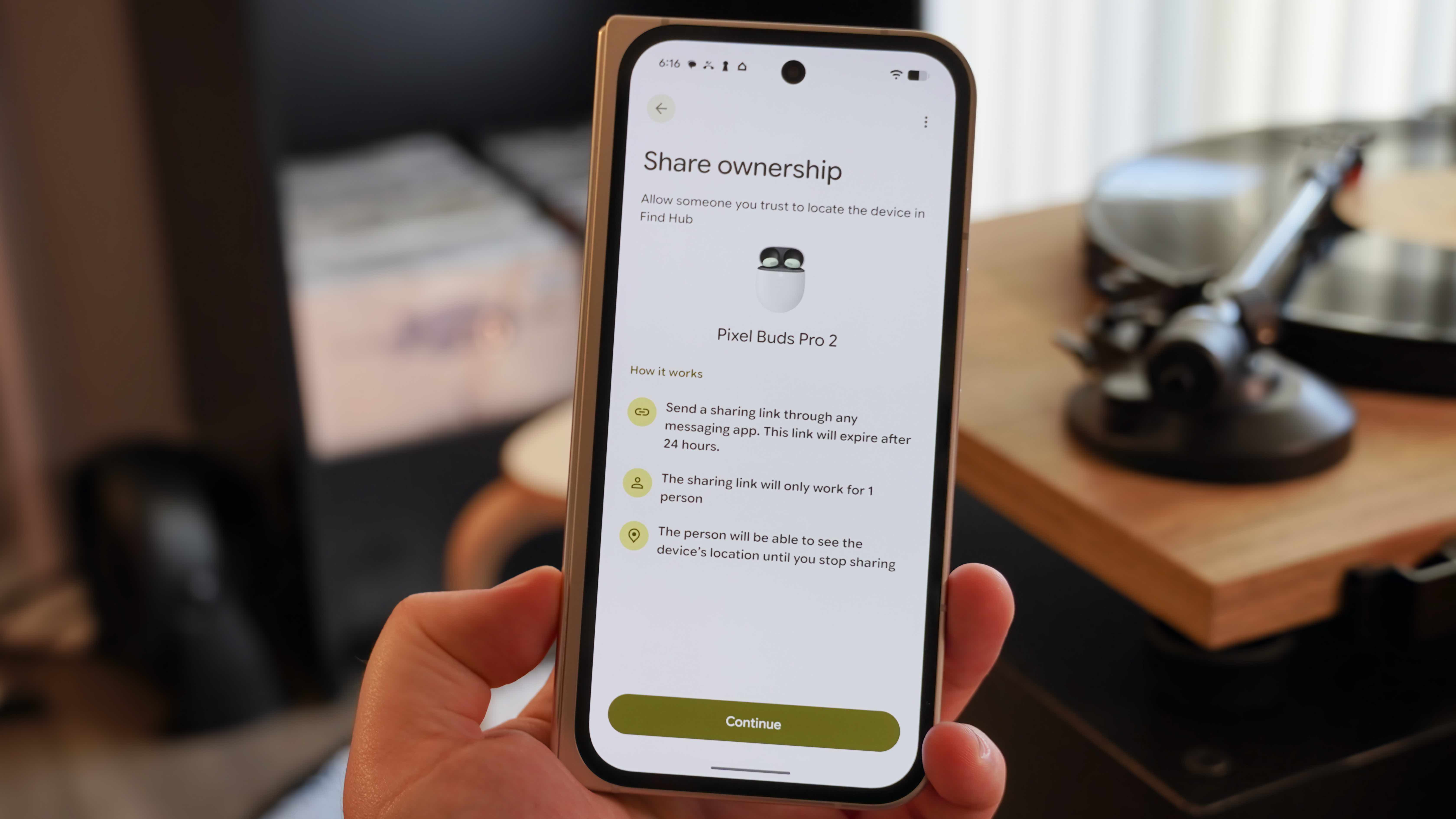 Using Find Hub to locate Android phones and accessories.