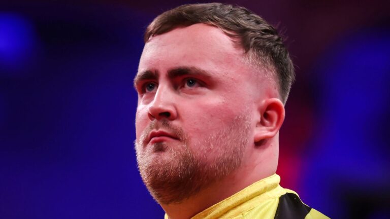 World Matchplay Darts: Luke Littler kicks off defence of title in stunning fashion as Stephen Bunting survives huge scare | Darts News