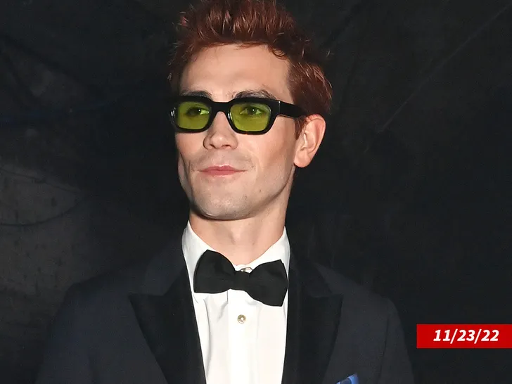 kj apa sub getty 2