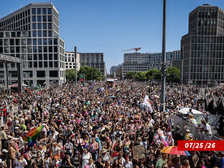 sub-berlin-parade-getty-5