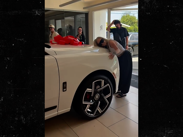 072626_bunnie_xo_hug_sub