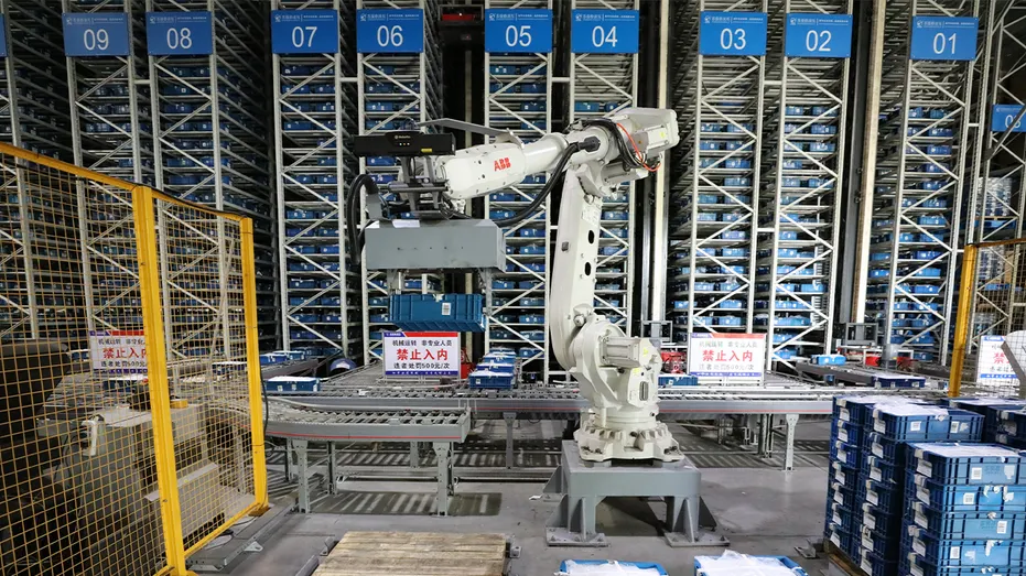 robot arm in manufacturing hub
