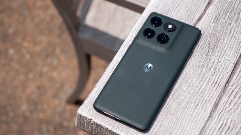 2025’s best Motorola phone just landed an EPIC $150 discount at Best Buy