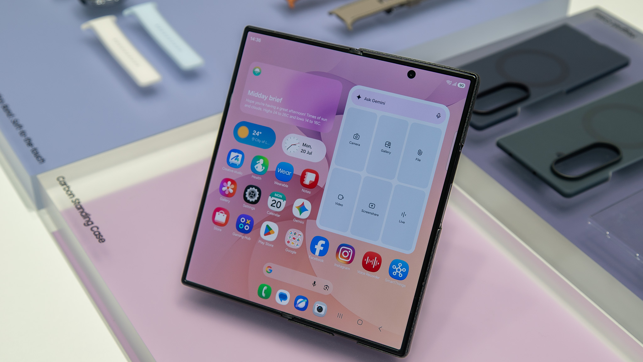 Looking at the reduced display crease on the Samsung Galaxy Z Fold 8 Ultra