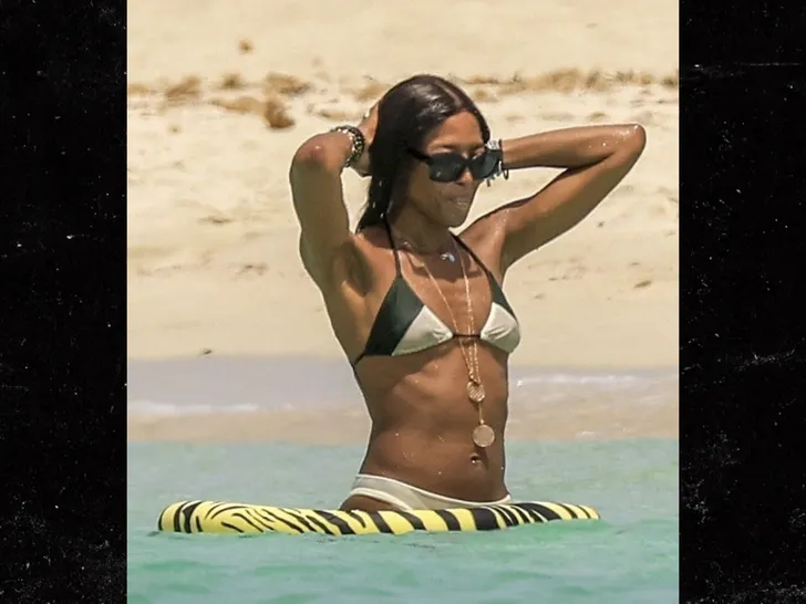 sub-Naomi-Campbell-backgrid-1