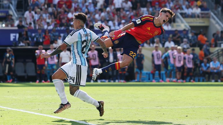 Enzo Fernandez fouls Pau Cubarsi resulting in a red card for the Argentina midfielder